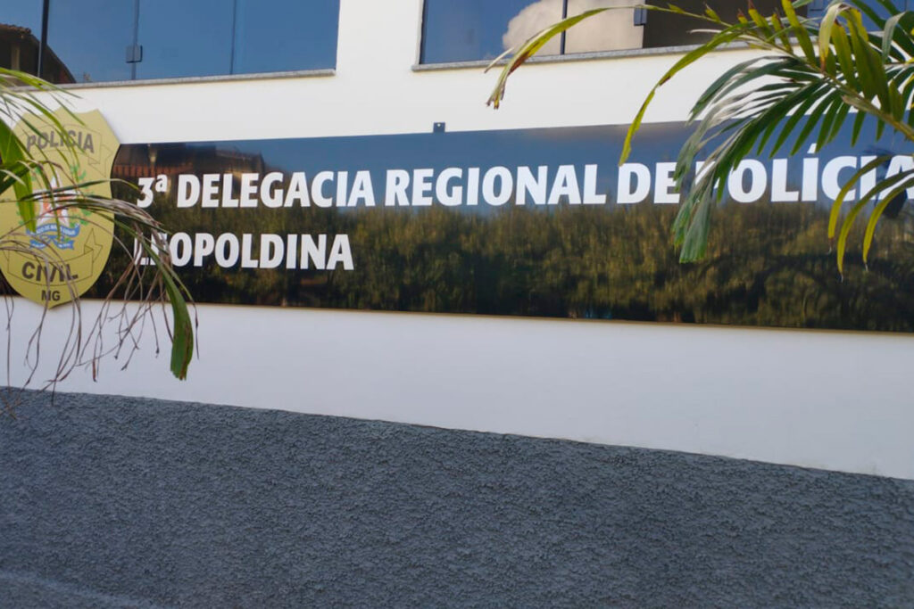 Dez crianças são resgatadas em situação de abandono em Leopoldina; mãe e filha são detidas 1 Vice-prefeito de Leopoldina é indiciado por acidente fatal na BR-116