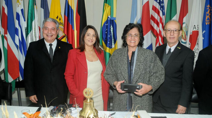 Coluna Cesar Romero – 6 e 7 de julho de 2025 10 ELES ACONTECEM Posse no Rotary 1 040725 ANDREA OTTONI