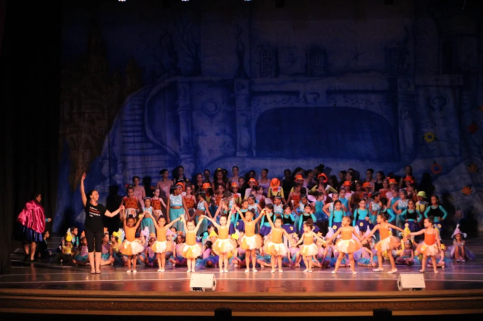 Encerrando as fotos de um ano lindo. Trabalho intenso cheio de realizacoes. Dancing Disney nos