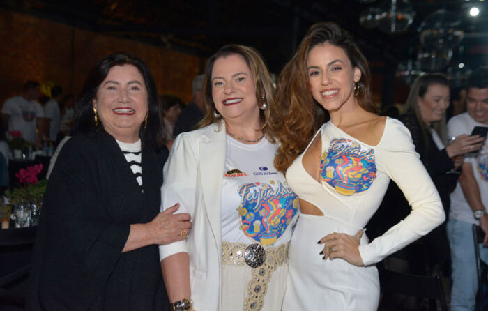 Coluna Cesar Romero – 9 de julho de 2025 5 Graca Schubert Raquel Costa e a filha Wanessa Barbosa FOTO WOLMER MONTEIRO 1