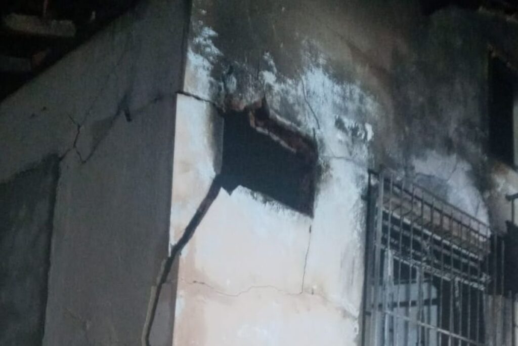 Incêndio atinge residência na região e mobiliza Corpo de Bombeiros 1 Incendio em Rio Novo Divulgacao Corpo de Bombeiros