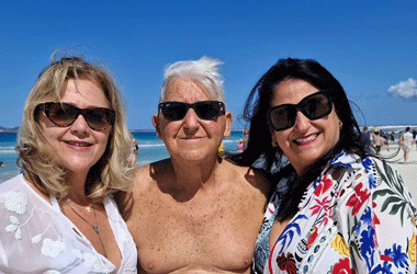 Coluna Cesar Romero – 27 e 28 e 26 de julho de 2025 7 JF POR AI Tempo de ferias 2 Jose Ventura e as filhas Adriana e Andrea 220725 Giglia