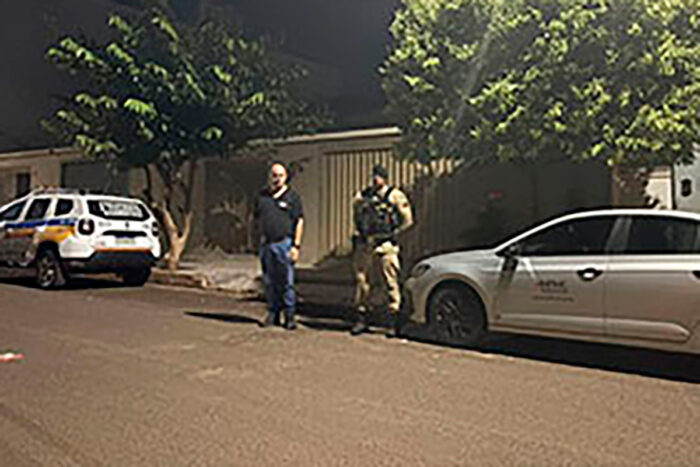 Servidora é investigada por permitir pacientes 'furarem fila' no SUS 1 Servidora é investigada por fraudes em fila do SUS