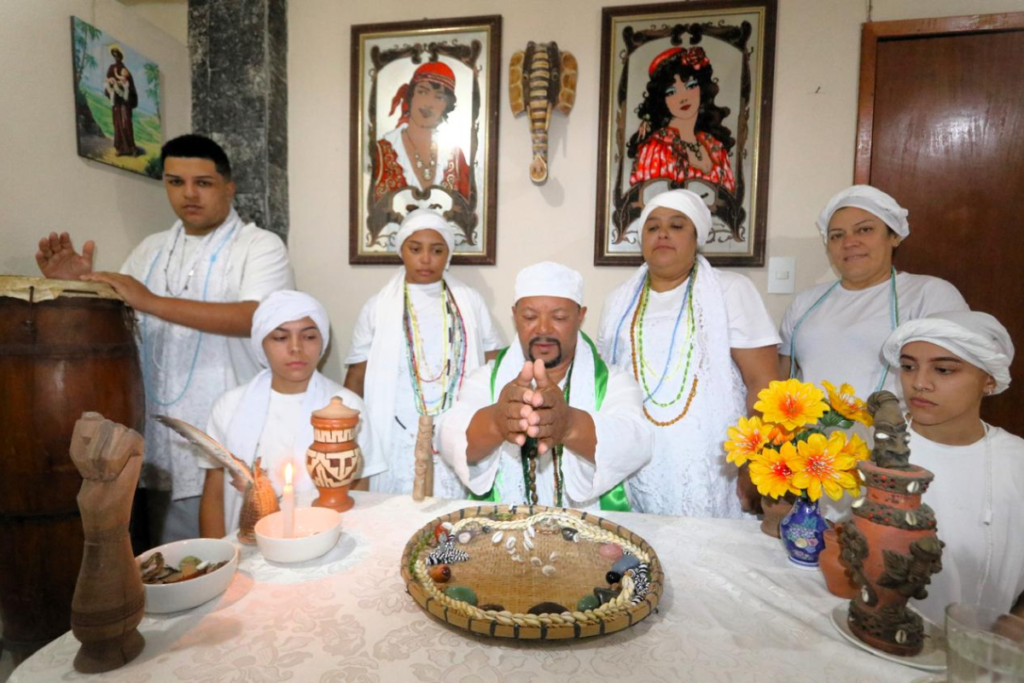 Matriz africana, espiritismo e os sem religião redesenham o campo da fé em JF 3 Serie Religioes Felipe Couri