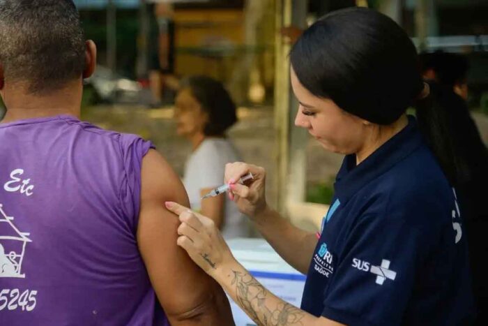 Doenças crônicas elevam risco de pneumonia por VSR em idosos, aponta estudo 1 VRS