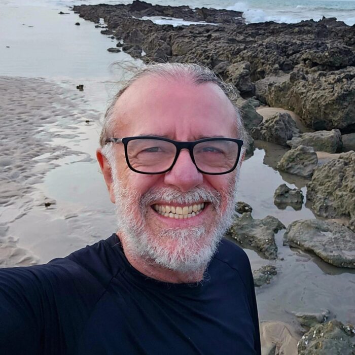 Professor da UFJF lança livro sobre benefícios da cannabis na restauração e regeneração de solos 1 WhatsApp Image 2025 07 11 at 10.48.39