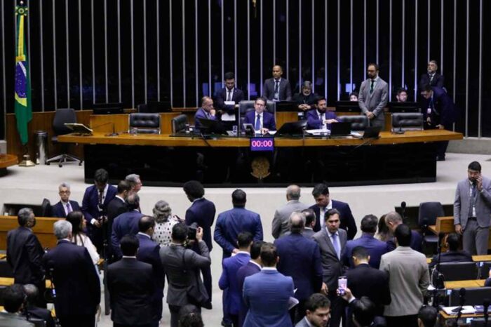 Câmara aprova projeto que muda regras do licenciamento ambiental no Brasil 1 Câmara aprova projeto que muda regras do licenciamento ambiental no Brasil