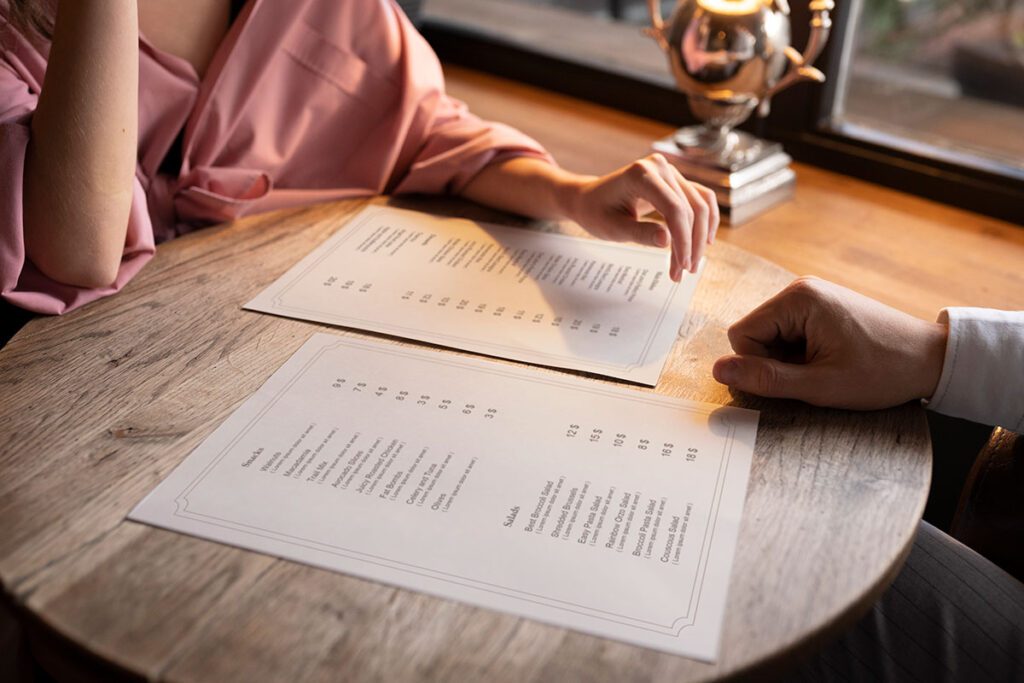 Bares e restaurantes passam a ser obrigados a disponibilizar cardápio impresso 1 Bares e restaurantes poderão ser obrigados a discriminar a quantidade de alimentos em porções vendidas