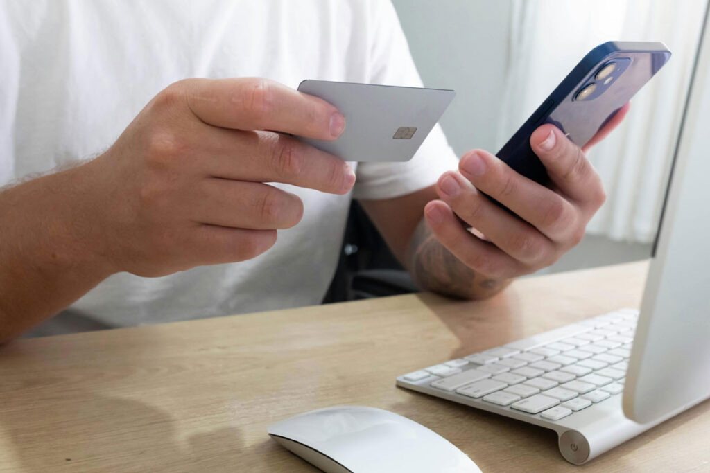 Fraudes financeiras: Brasil registra mais de 6,4 milhões de tentativas no 1º semestre de 2025 1 cartao fraude compras pexels