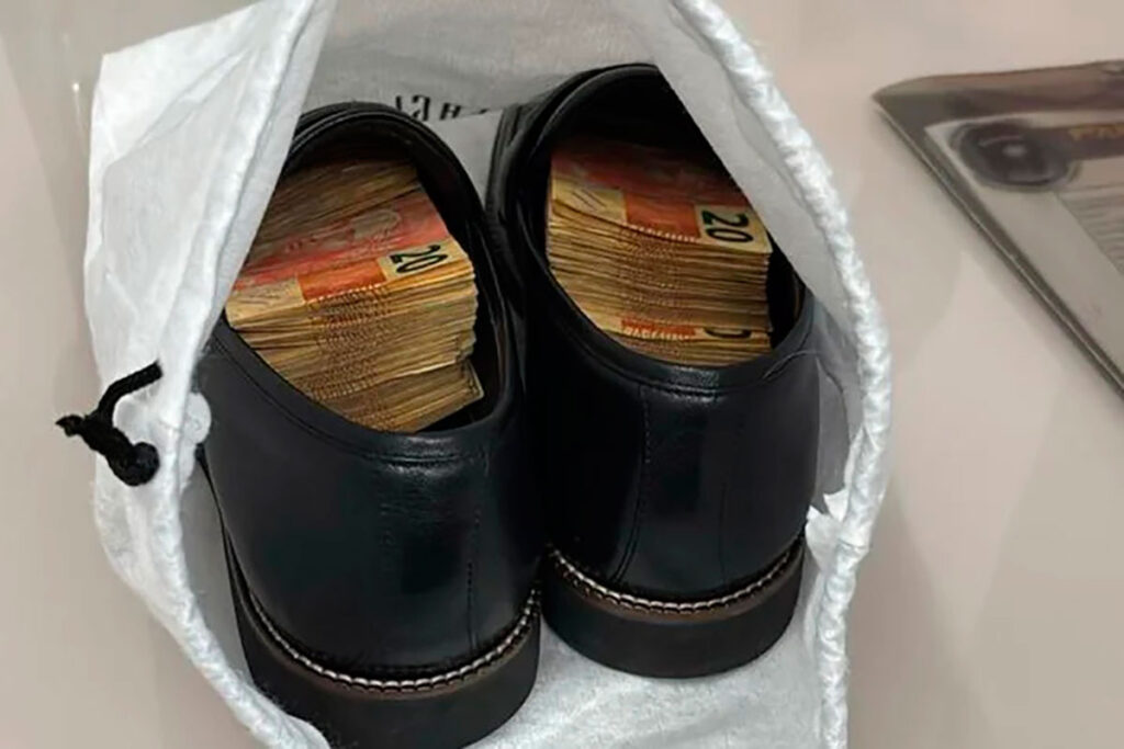 PF acha dinheiro vivo dentro de par de sapatos de primo de deputado federal 1 dinheiro sapato reproducao policia federal editada
