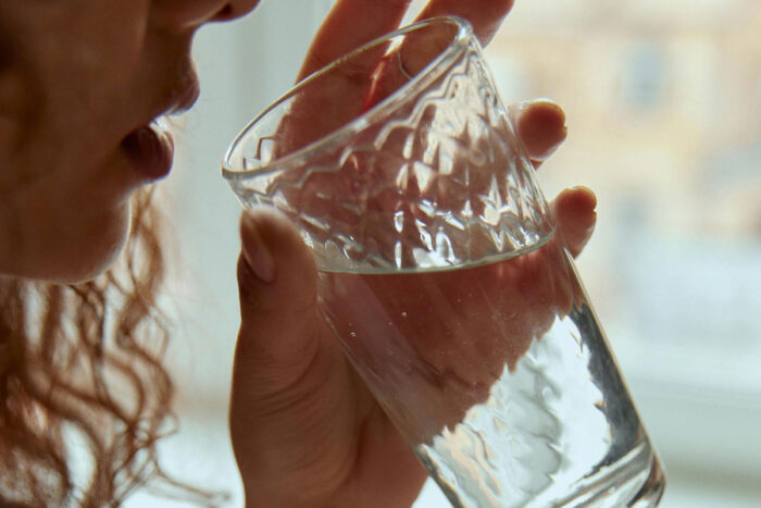 fluor agua copo agua beber pexels
