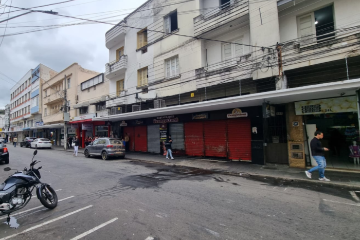 Restaurante pega fogo no centro de Juiz de Fora