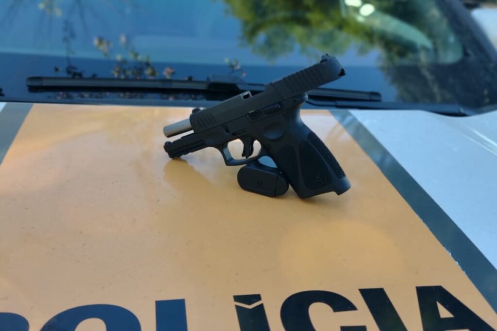 Homem é preso com arma de fogo ilegal na MG-129 1 Homem é preso com arma de fogo ilegal na MG-129