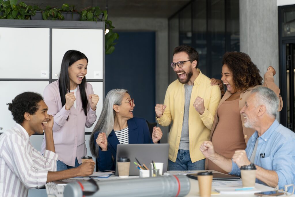 Liderando gerações diferentes: como criar pontes em vez de conflitos no ambiente de trabalho 1 people working as team company