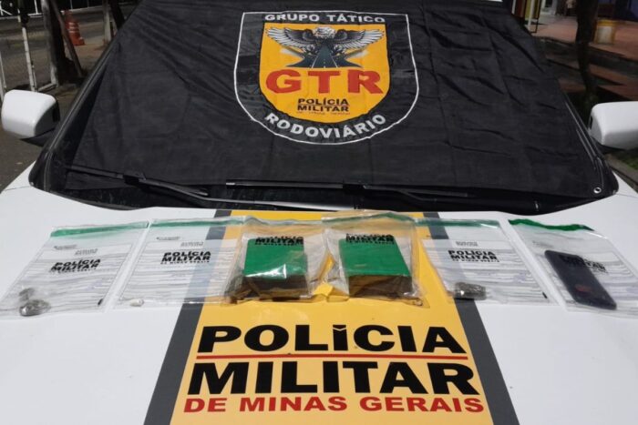 Homem é preso por tráfico de drogas após tentar fugir da PM na AMG-0450