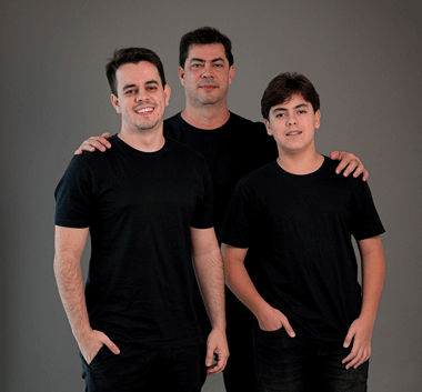 Coluna Cesar Romero – 10 e 11 de agosto de 2025 9 10 Geraldo Tadeu Gomes com Matheus e Raphael Esquerdo Gomes