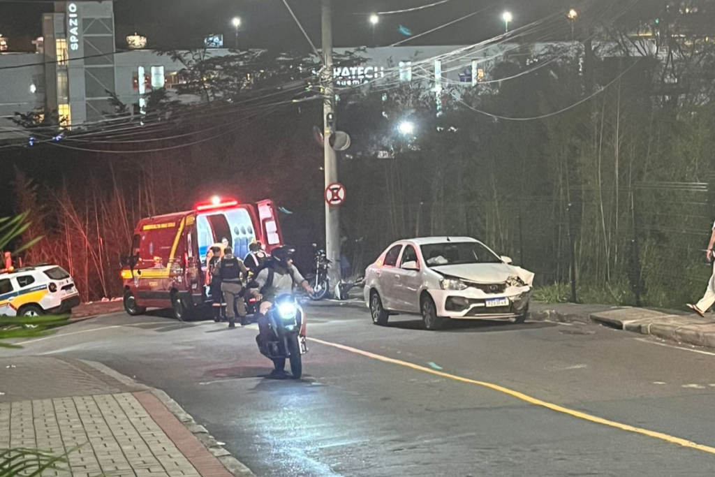 Polícia Civil investiga acidente entre carro e moto que deixou mãe e criança feridas na Zona Sul 1 Acidente na Ladeira Alexandre Leonel Foto Contribuicao do leitor