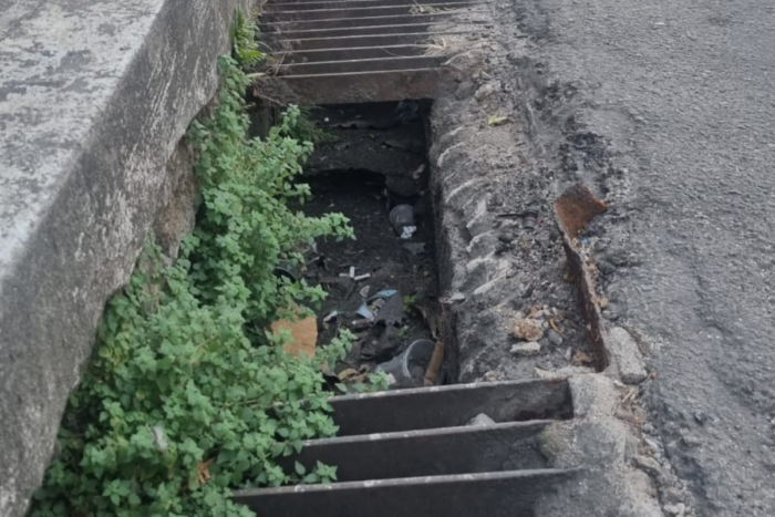 Bueiro danificado preocupa moradores e motoristas que passam pela Rua Santo Antonio