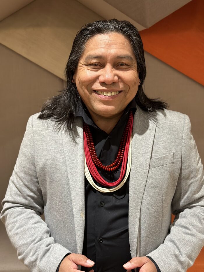Daniel Munduruku: ‘Usar a língua do colonizador pode e deve servir para decolonizar sentidos, dogmas e paradigmas’ 1 Munduruku divulgacao