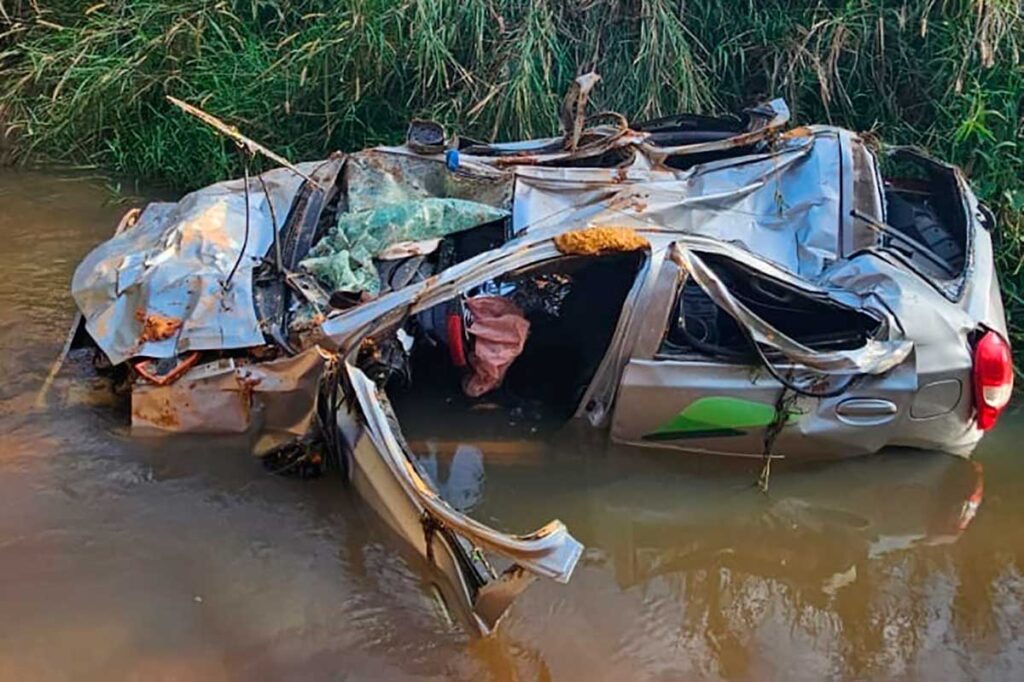 Motorista fica em estado grave após capotamento de veículo em Guarará 1 acidente 267 by bombeiros editada