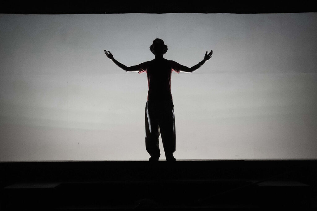 Teatro é Permanência A última semana da 22ª Campanha de Popularização Teatro e Dança de Juiz de Fora mostra, mais uma vez, a amplitude do que cabe na cena local