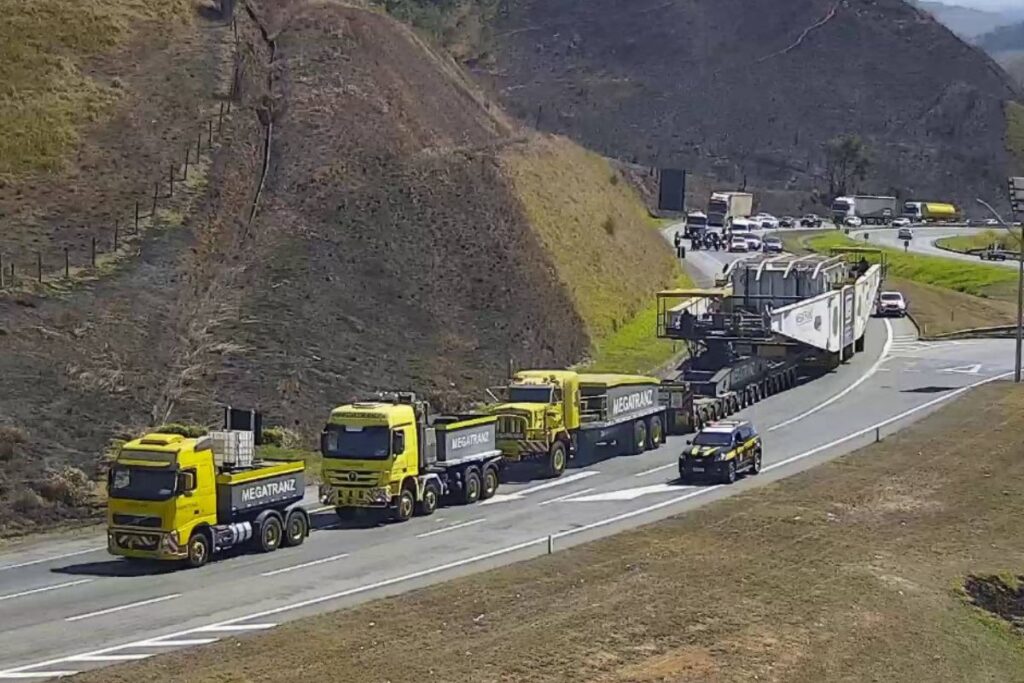 Transformador de 594 toneladas passa na BR-040, em Juiz de Fora 2 carga transporte