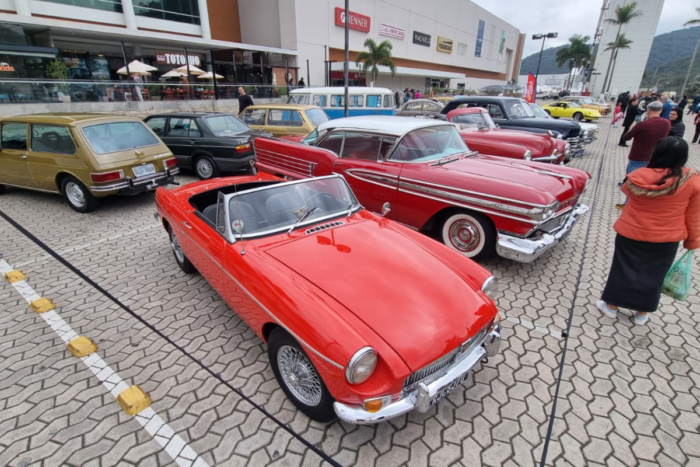 Admiradores podem conferir carros antigos no Jardim Norte 1 carros antigos Jardim Norte