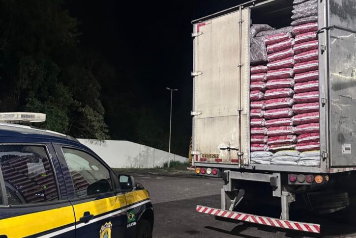 PRF apreende cerca de 600 mil cigarros na BR-267