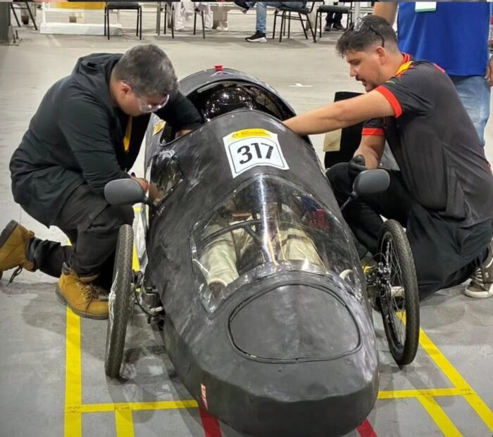 Estudantes da UFJF utilizam materiais recicláveis em carro para competição da Shell no Rio 1 equipe capivara 2