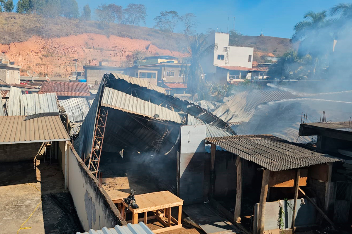 incêndio-fábrica-materiais-inflamáveis-mg incêndio-fábrica-materiais-inflamáveis-mg