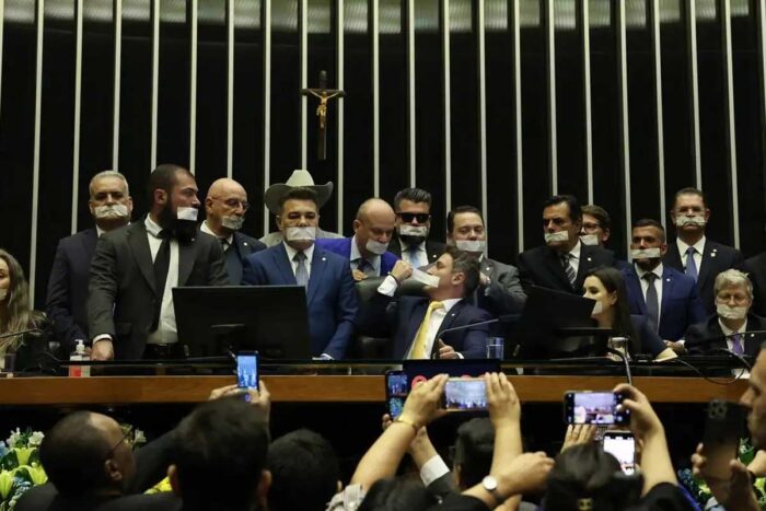 Oposição encerra ocupação no Senado; Moraes autoriza Bolsonaro a receber visitas de Tarcísio e deputados 1 Oposição encerra ocupação no Senado; Moraes autoriza Bolsonaro a receber visitas de Tarcísio e deputados