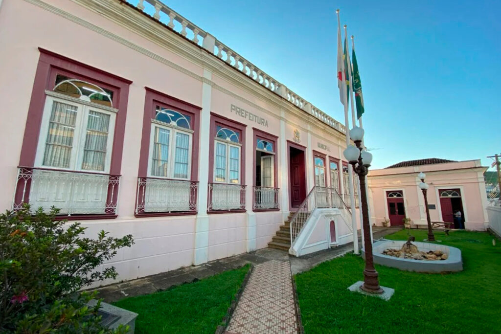 Câmara de Leopoldina forma CPI para investigar licitações de flores e mudas 1 Prefeitura de Leopoldina confirma prejuízo de R$ 763 mil em contrato de paisagismo