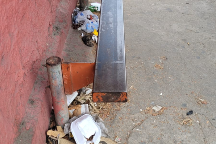 Lixo acumulado em ponto de ônibus preocupa moradores no Bairro Santa Terezinha 1 1200 x 800 5