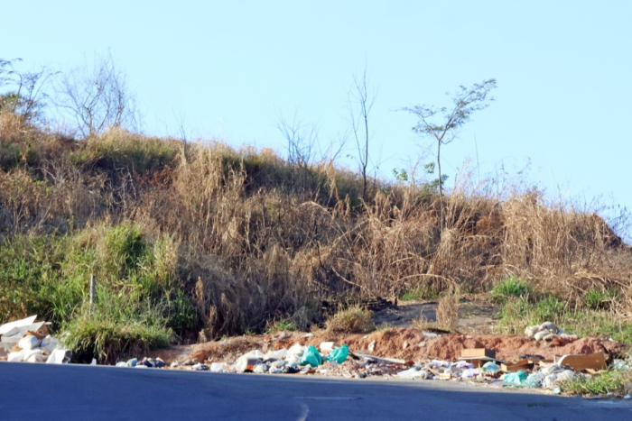 Bota-fora irregular toma calçadas na Avenida Dr. Fábio Nery 1 1200 x 800 7