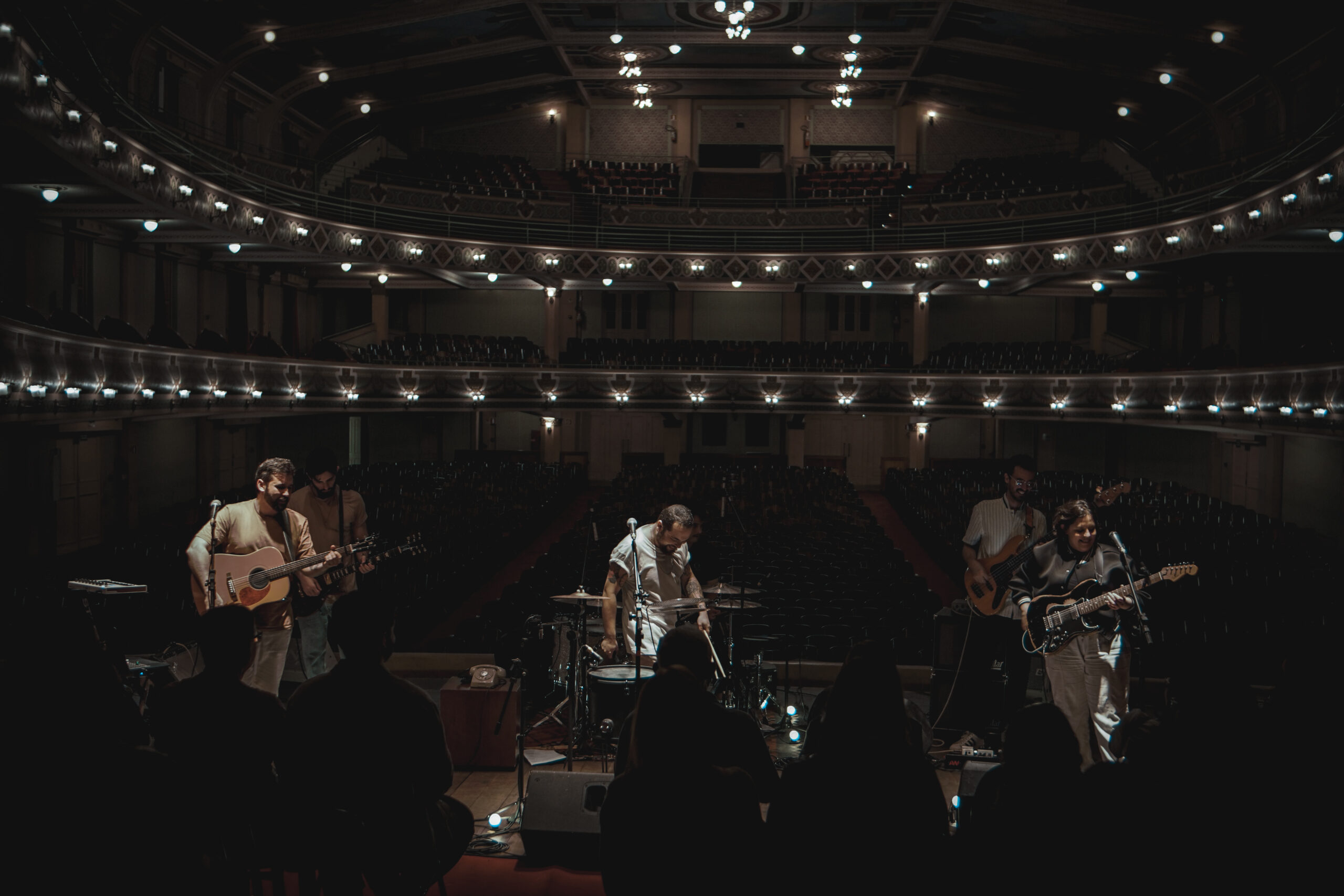 Outro Domingo transforma apresentação no Cine-Theatro Central em minidocumentário 1 Ao vivo 1 scaled