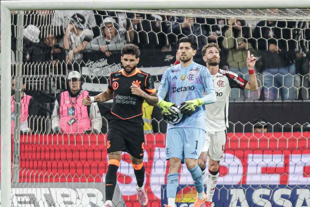 Flamengo tem "rodada perfeita" no Brasileirão; veja as probabilidades de título e rebaixamento 2 Flamengo