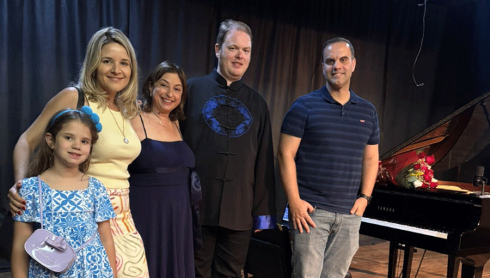Cristiane Aleixo Prata e Silvia com Daniel Roberts 240925 Giglia pianista com corte