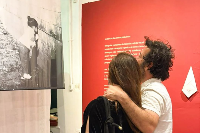 Exposição ocorre até 29 de setembro (Foto: Bordô / Divulgação)
