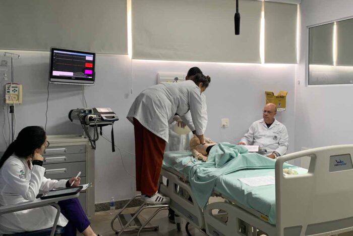 Tecnologia, cuidado, prática e humanização: a essência do curso de Medicina da Suprema 1 Tecnologia, cuidado, prática e humanização: a essência do curso de Medicina da Suprema