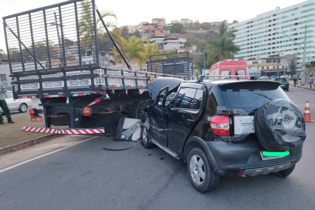 acidente av jf by bombeiros