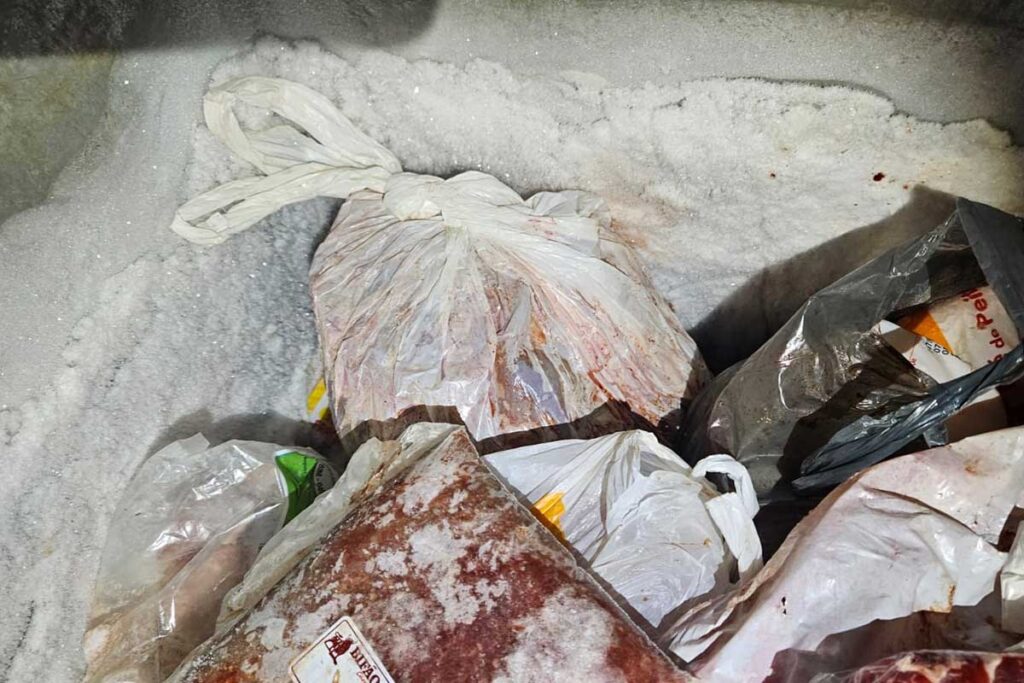 Procon-MPMG interdita bar, apreende 300 kg de carne e prende dono em flagrante 1 Procon-MPMG interdita bar, apreende 300 kg de carne e prende dono em flagrante