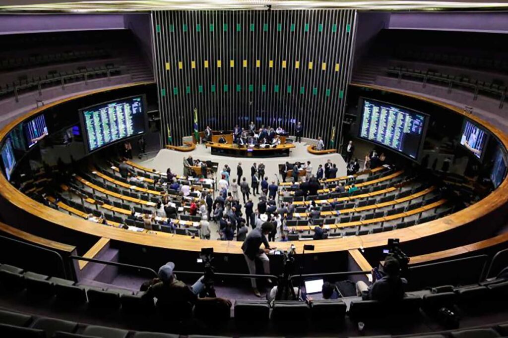 Câmara aprova retorno do voto secreto em PEC da Blindagem após manobra do Centrão 1 Entenda a minirreforma eleitoral, que limita e parcela multas de partidos