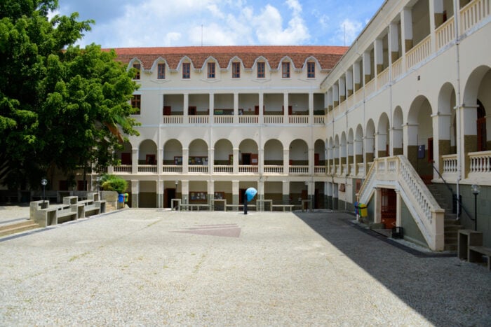 UFSJ abre concurso para professor de Medicina com salário de R$ 26,3 mil