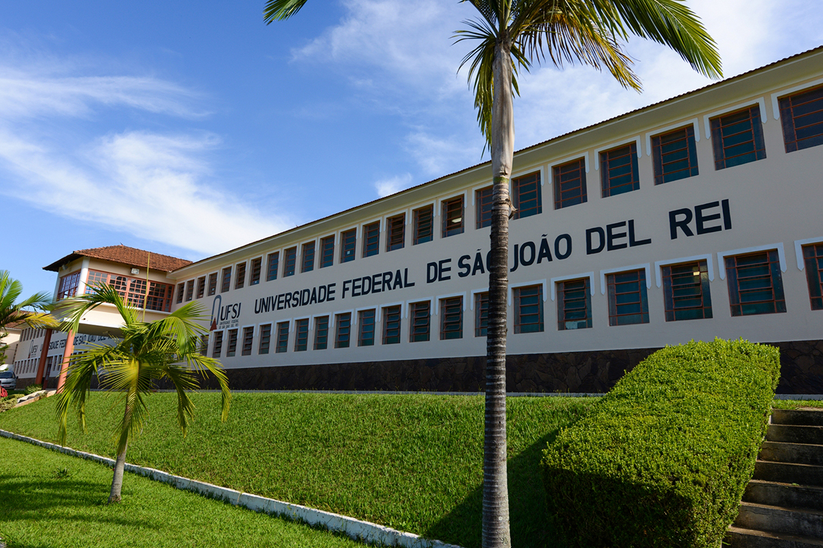 UFSJ abre processos seletivos para professores com salários de até R$ 8,3 mil
