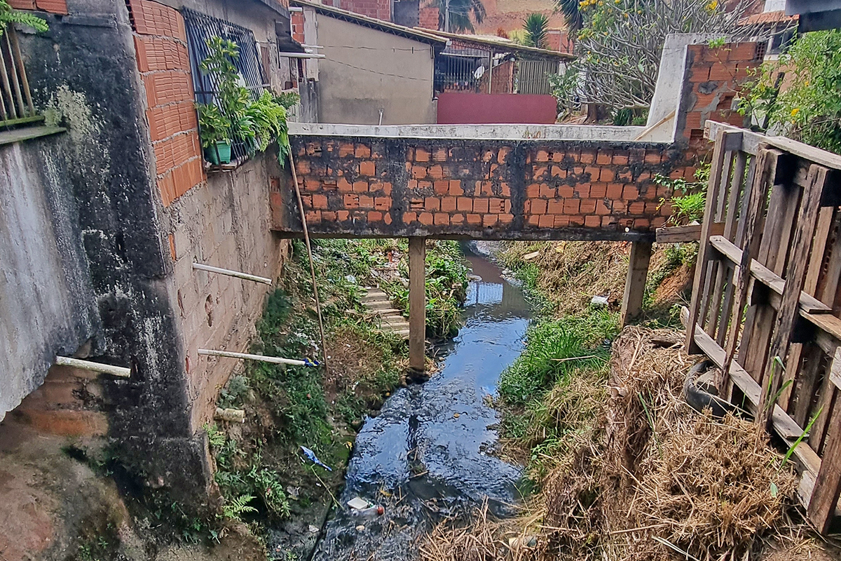 córrego-santa-cruz-esgoto-doméstico