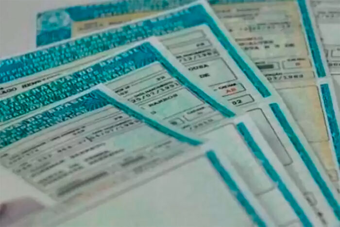 Minas Gerais começa a exigir CRLV 2025 para parte dos veículos 1 Minas Gerais inicia exigência do CRLV 2025 para veículos com placas de final 1, 2 e 3