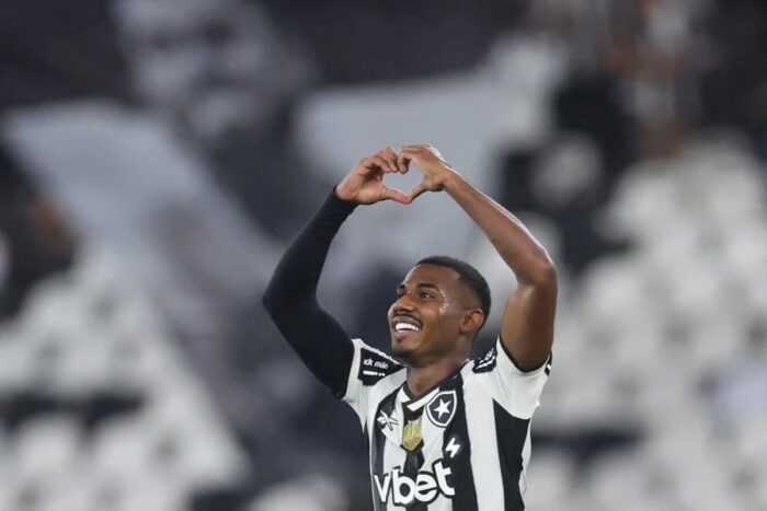 Por empréstimo, Cuiabano volta ao Botafogo um dia após ser anunciado pelo Nottingham Forest 1 cuiabano botafogo