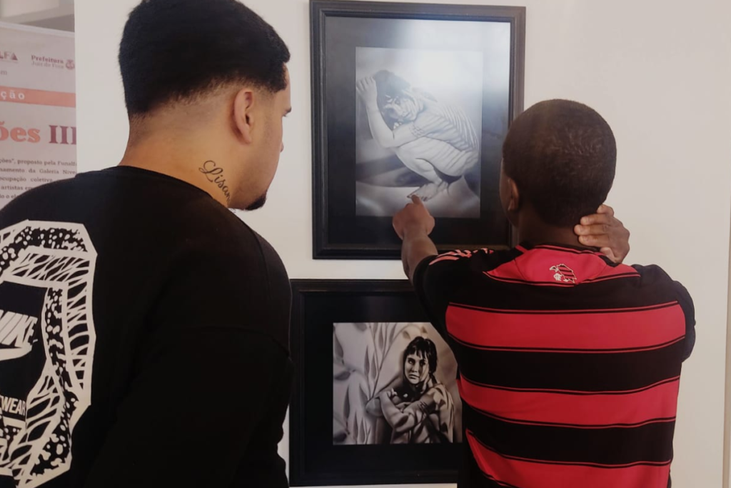 Festicidi 2025: Jovens do socioeducativo de Juiz de Fora visitam exposição com arte autoral 2 festicidi exposicao 1