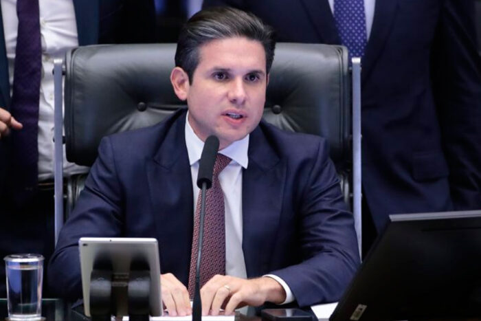 Câmara barra indicação de Eduardo Bolsonaro como líder da minoria e mantém contagem de faltas 1 hugo motta Bruno Spada Camara dos Deputados