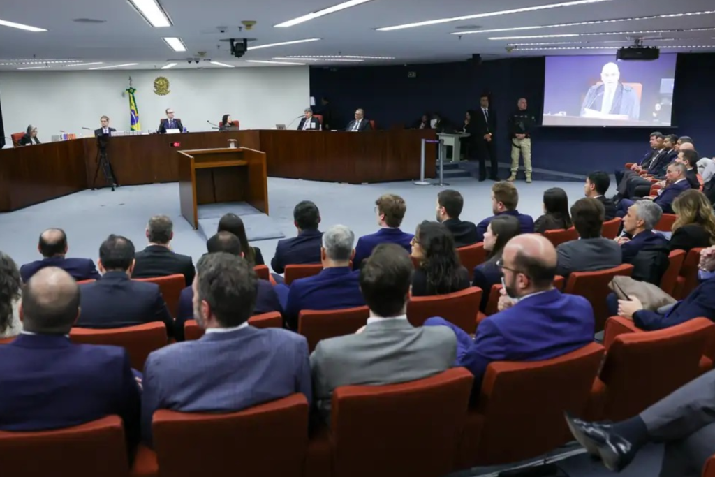 Saiba como foi o primeiro dia do julgamento de Bolsonaro e outros sete réus 3 julgamento